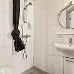 Explore The City! I 500m To Torget I Self Check-in Apartment