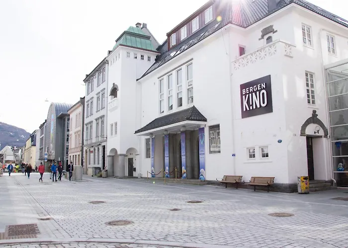 Explore The City! I 500m To Torget I Self Check-in *