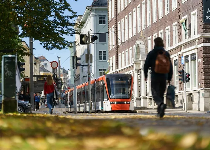 Explore The City! I 500m To Torget I Self Check-in Lägenhet *